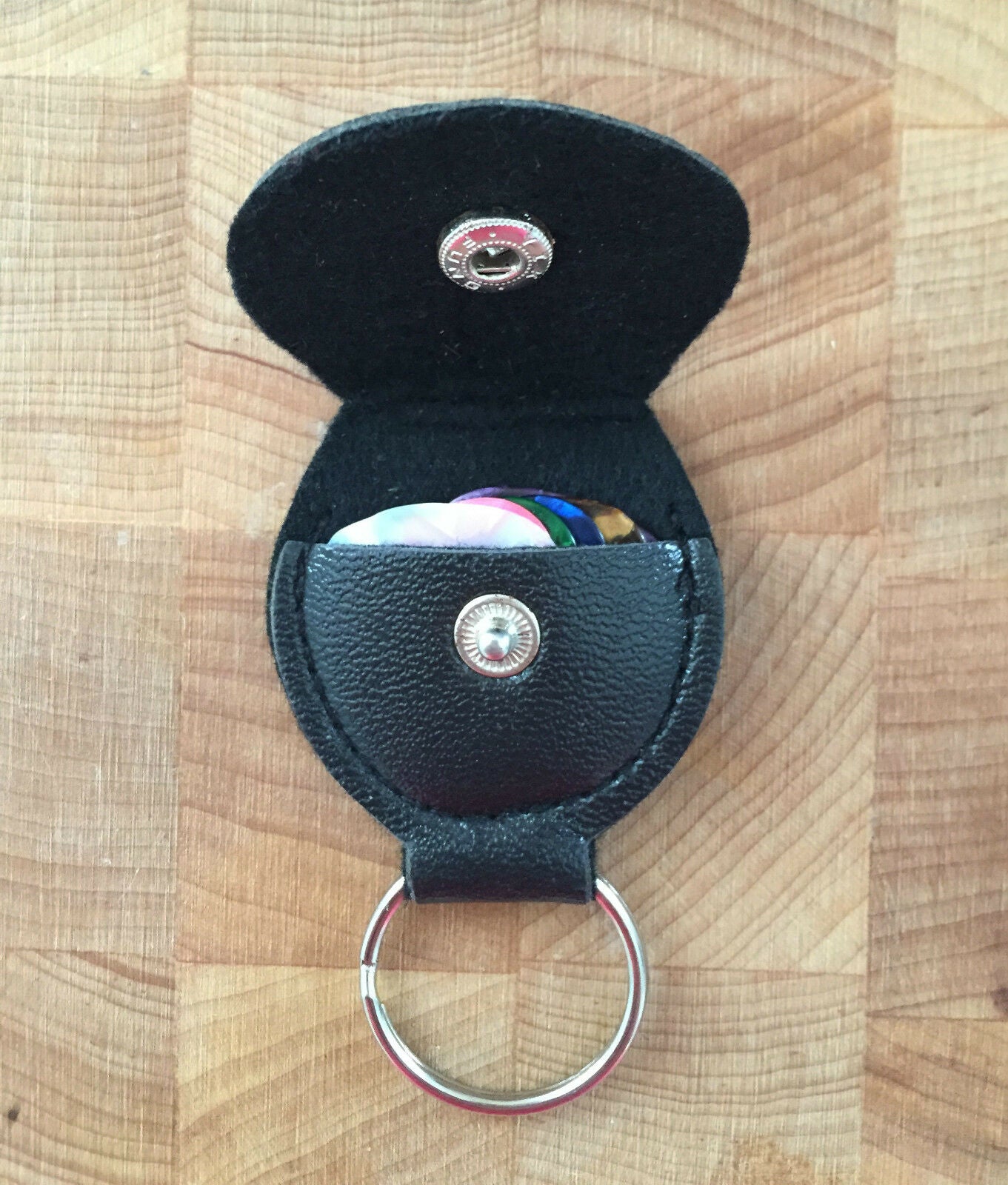 Genuine Leather Keychain Guitar Pick Holder Plectrum Bag Black Case + 6 Picks